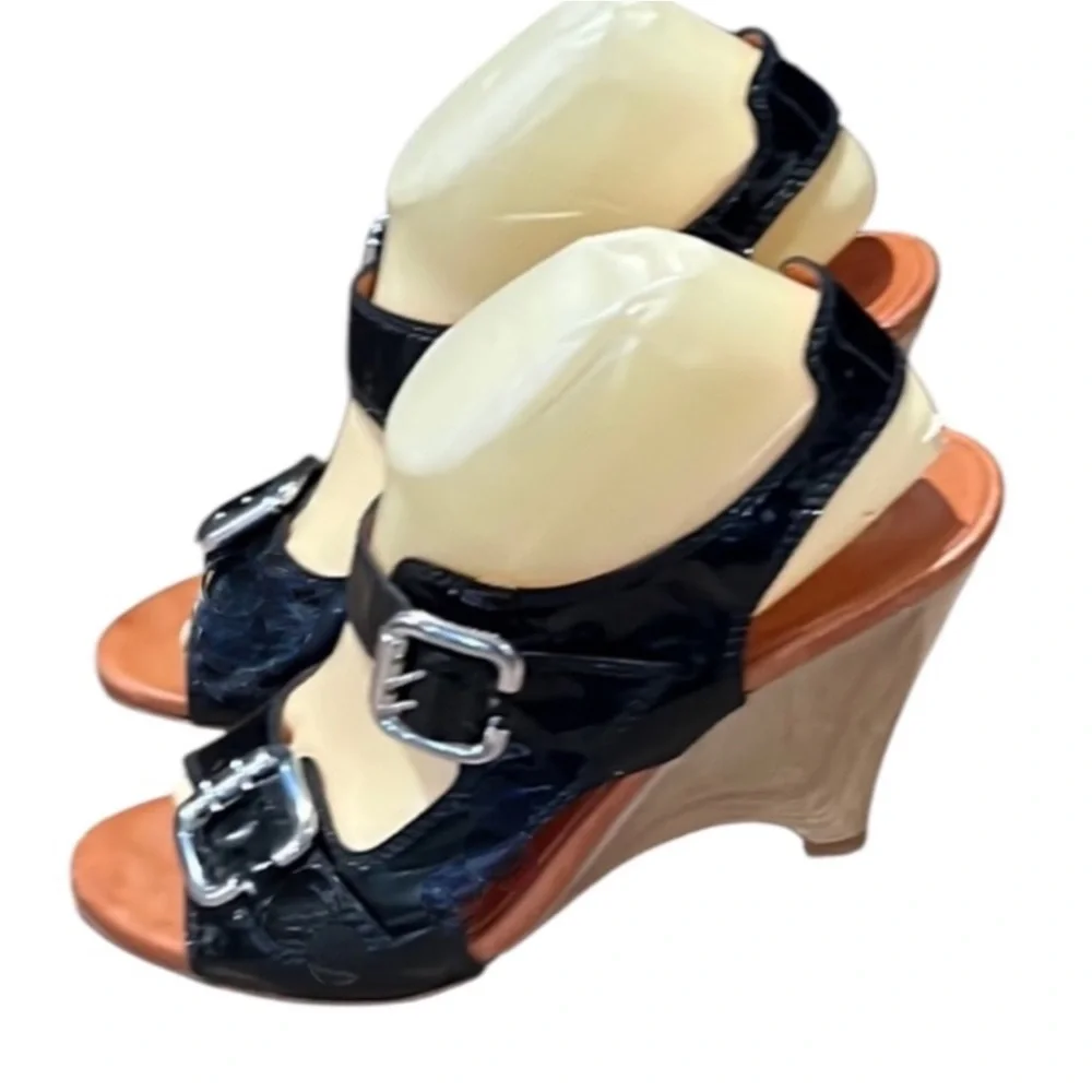 Authentic Lattitude Femme designer black patent leather wedge heel sandals sz 9
